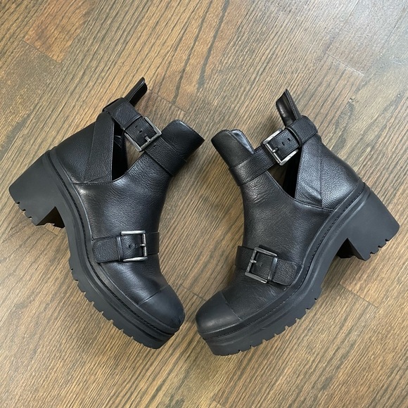 MICHAEL KORS Corey Buckle Lug Sole Platform Black Ankle Bootie size 9 - Picture 6 of 14